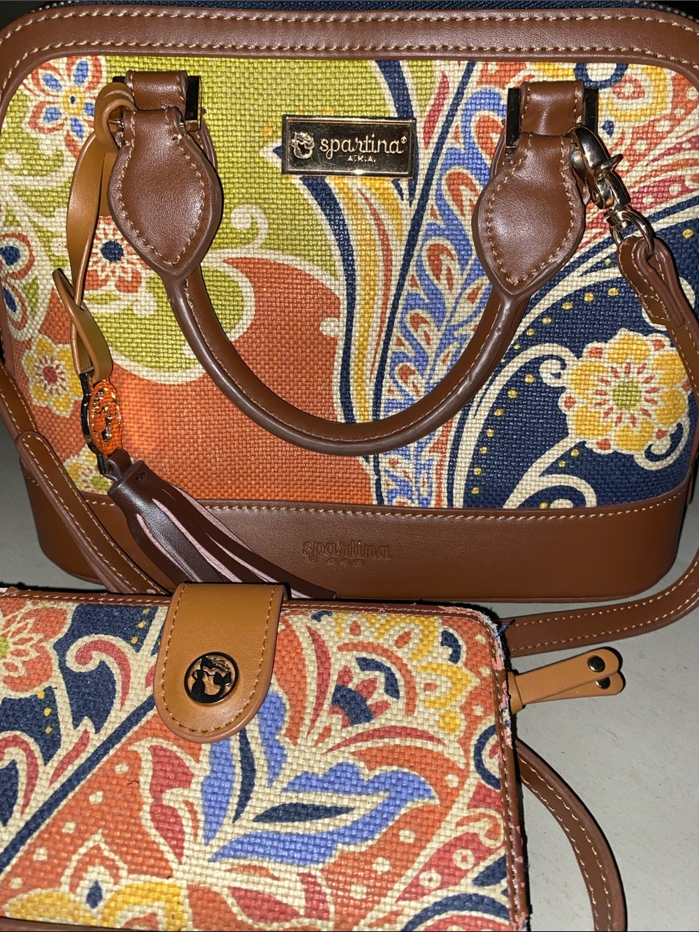 Like New Spartina Purse with matching wallet, brown leather trim, fall colors